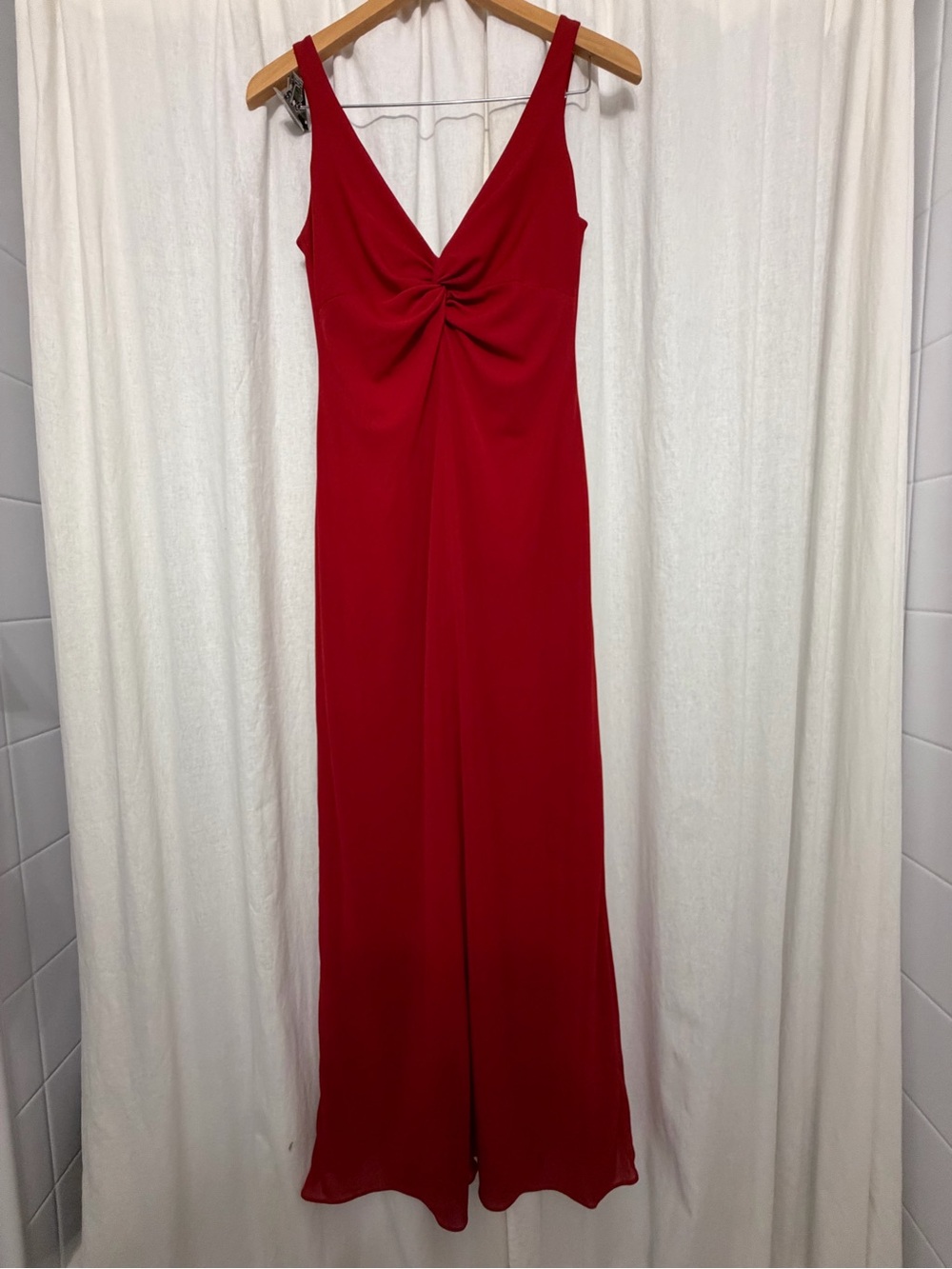 Laundry by Shelli Segal Red V-Neck Twist Front Formal Dress